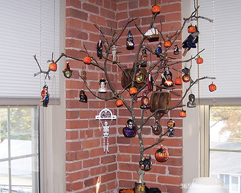 Unlighted Hallowe'en Tree